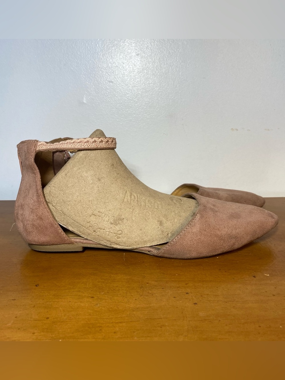 Women’s Size 8.5 Suede Flats Sandals Blush Pink Ankle Strap Zip Lace Casual